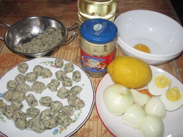 Salata de crochete de peste cu ceapa si sos de maioneza- Reteta casei