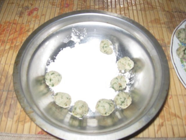 Salata de crochete de peste cu ceapa si sos de maioneza- Reteta casei