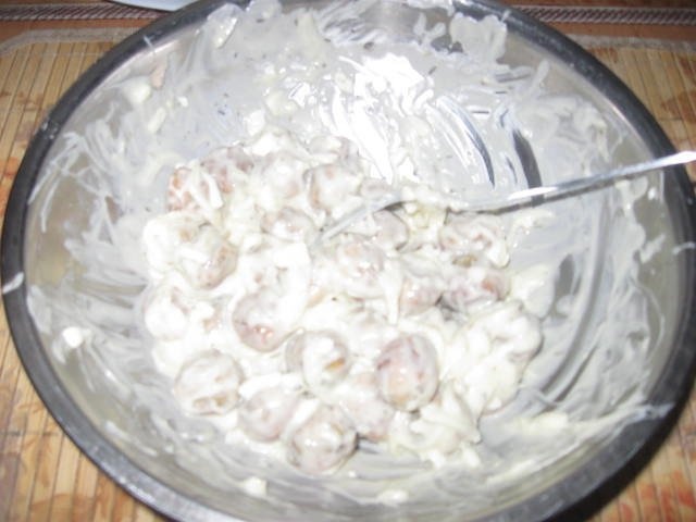 Salata de crochete de peste cu ceapa si sos de maioneza- Reteta casei