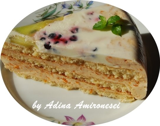 Tort cu caise rapid și răcoros