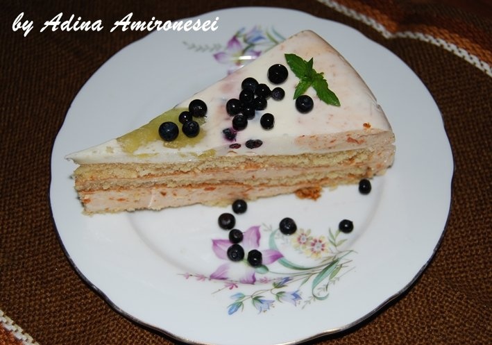 Tort cu caise rapid și răcoros