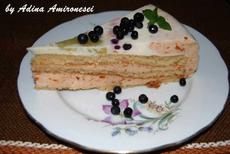 Tort cu caise rapid și răcoros