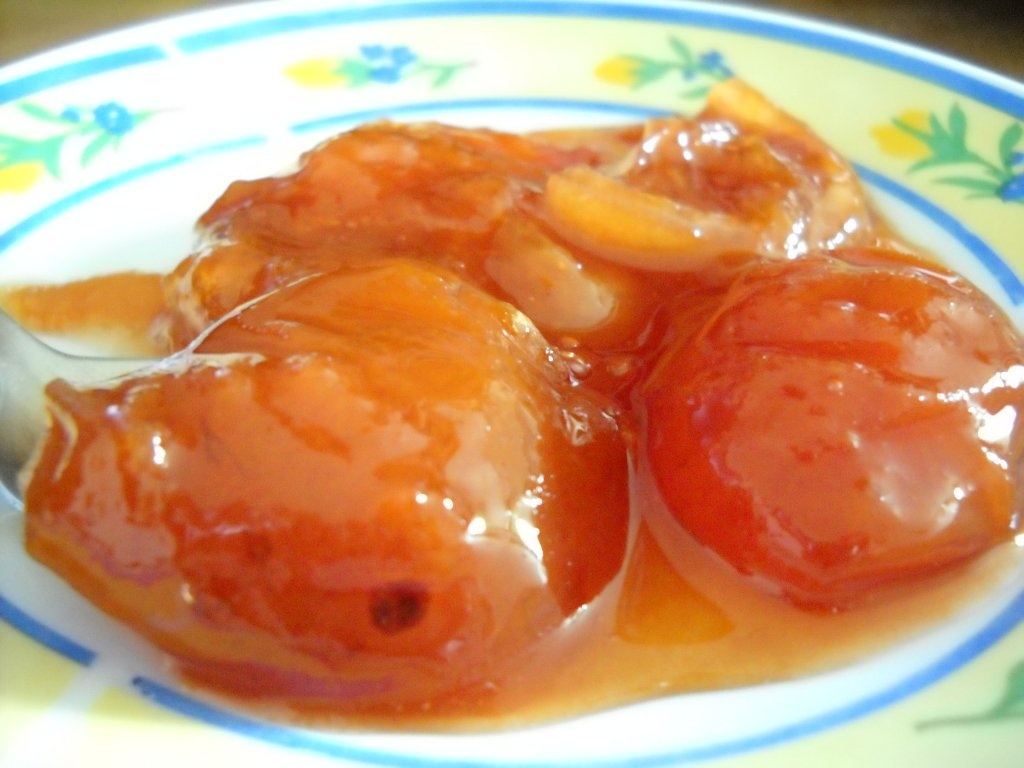 Dulceata de caise intregi