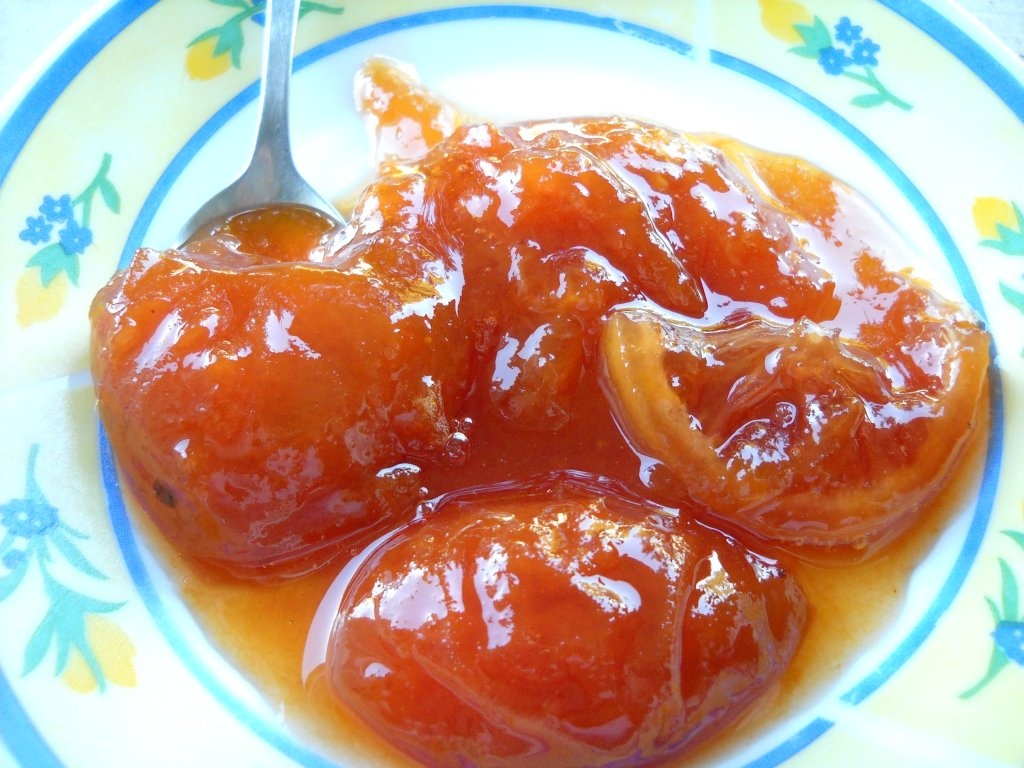 Dulceata de caise intregi