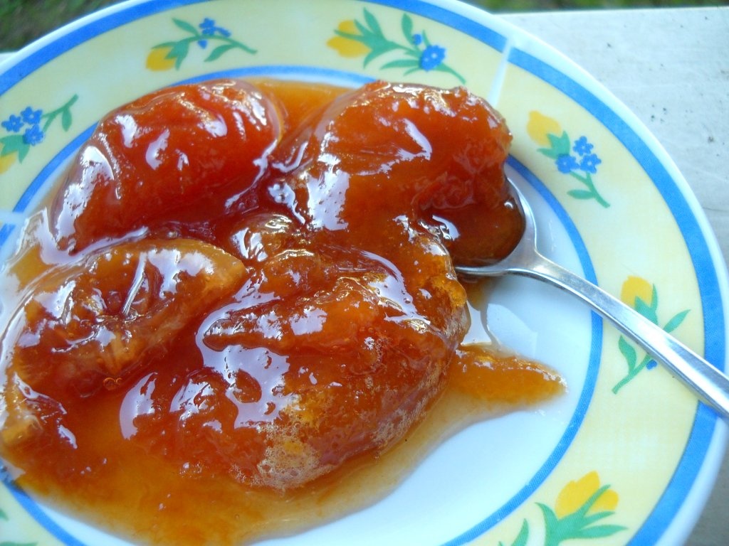 Dulceata de caise intregi