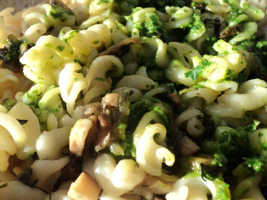 Paste cu ciuperci si pesto de patrunjel