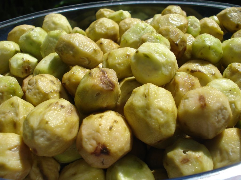 Dulceata de nuci verzi