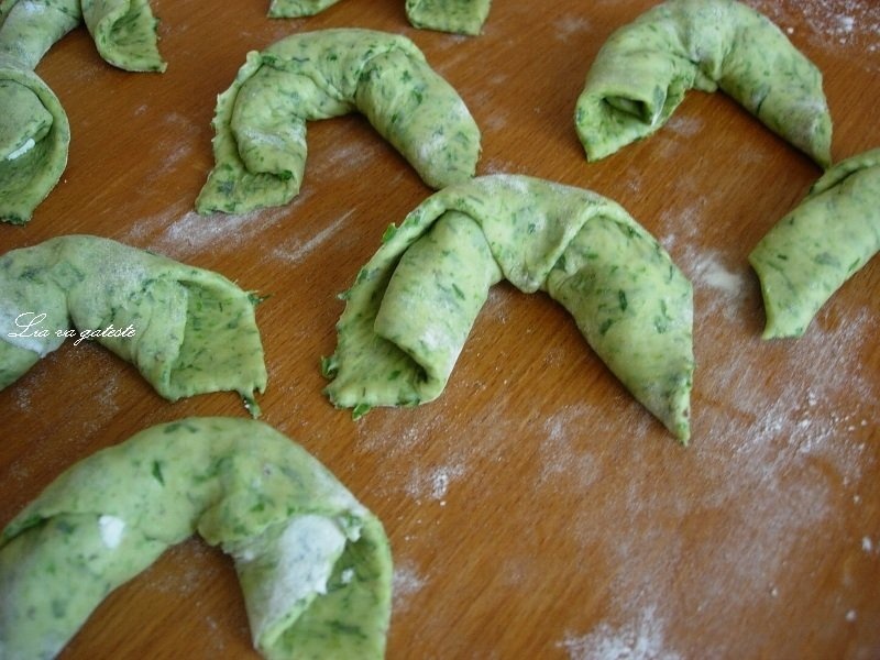 Chifle de leurda cu branza