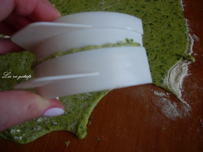 Chifle de leurda cu branza