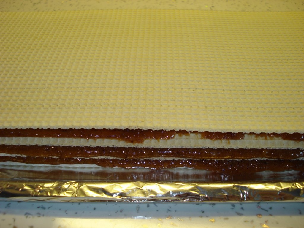 Prajitura cu foi napolitana si crema caramel