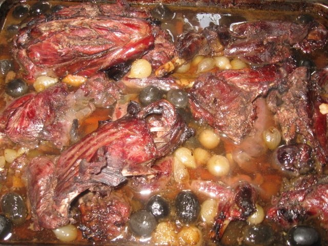 Iepure de vanat la cuptor cu arpagic si masline