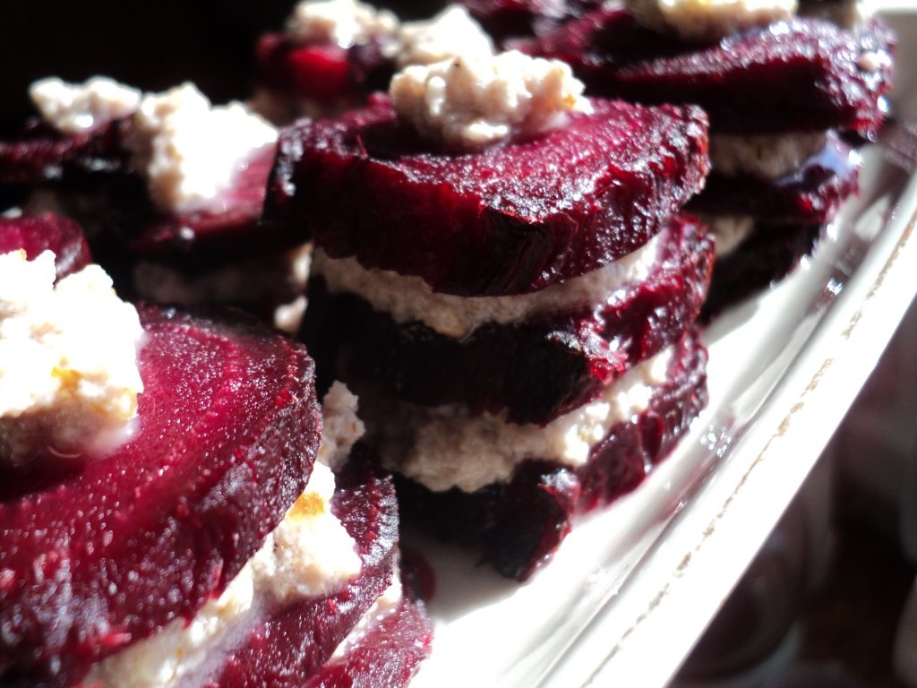 Sfeclă coaptă cu sos scordolea