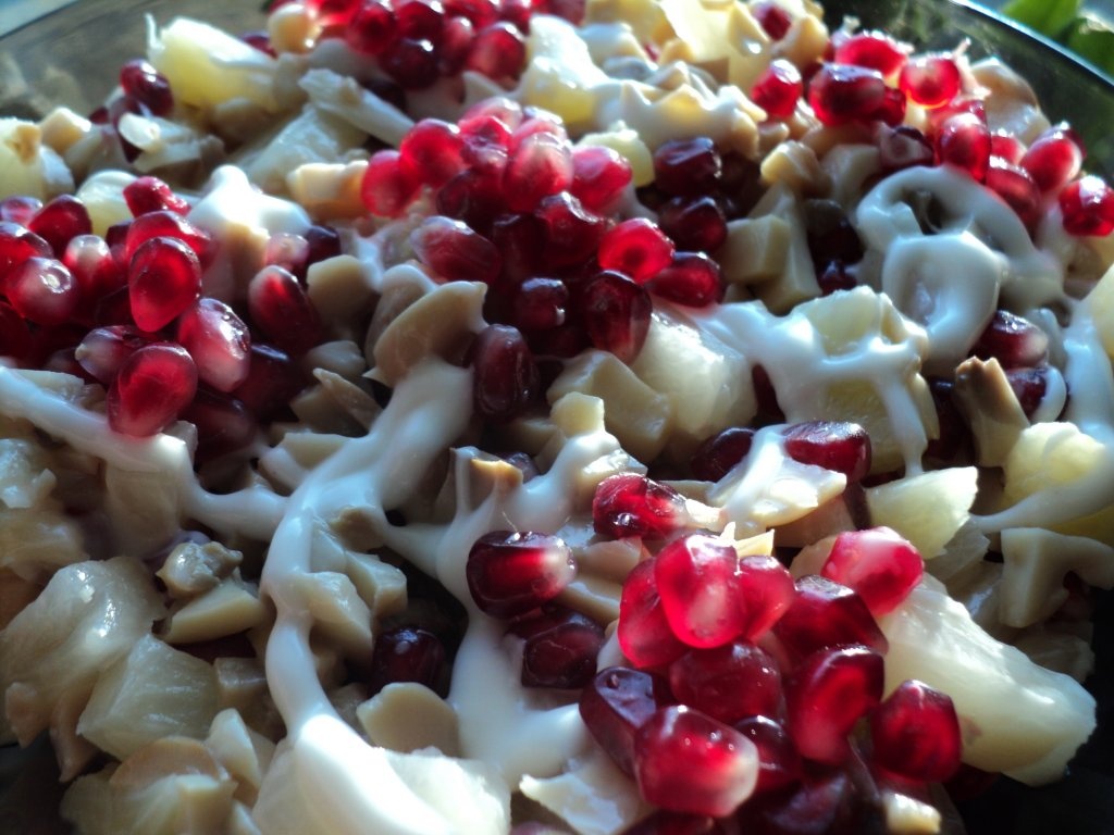 Salată cu ciuperci și rodie