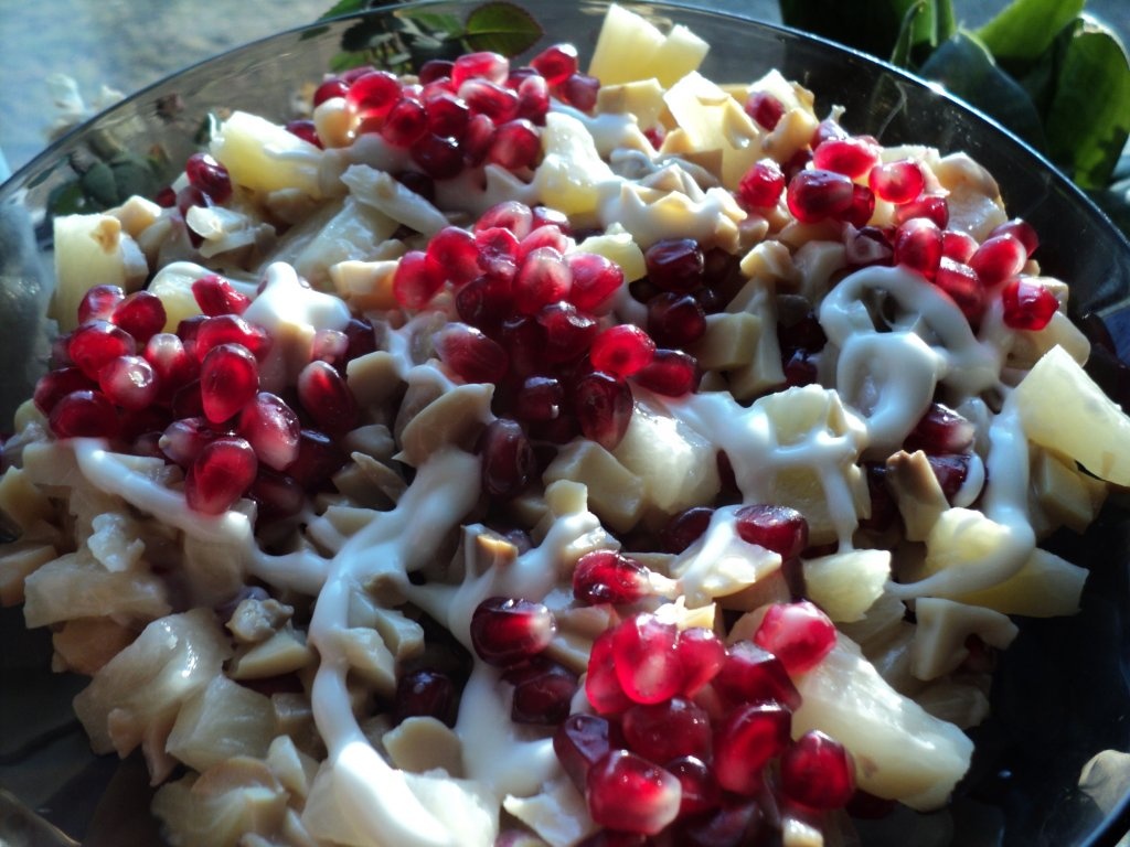 Salată cu ciuperci și rodie