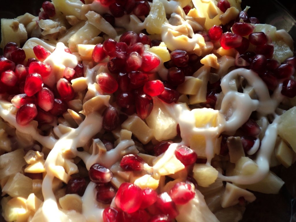 Salată cu ciuperci și rodie