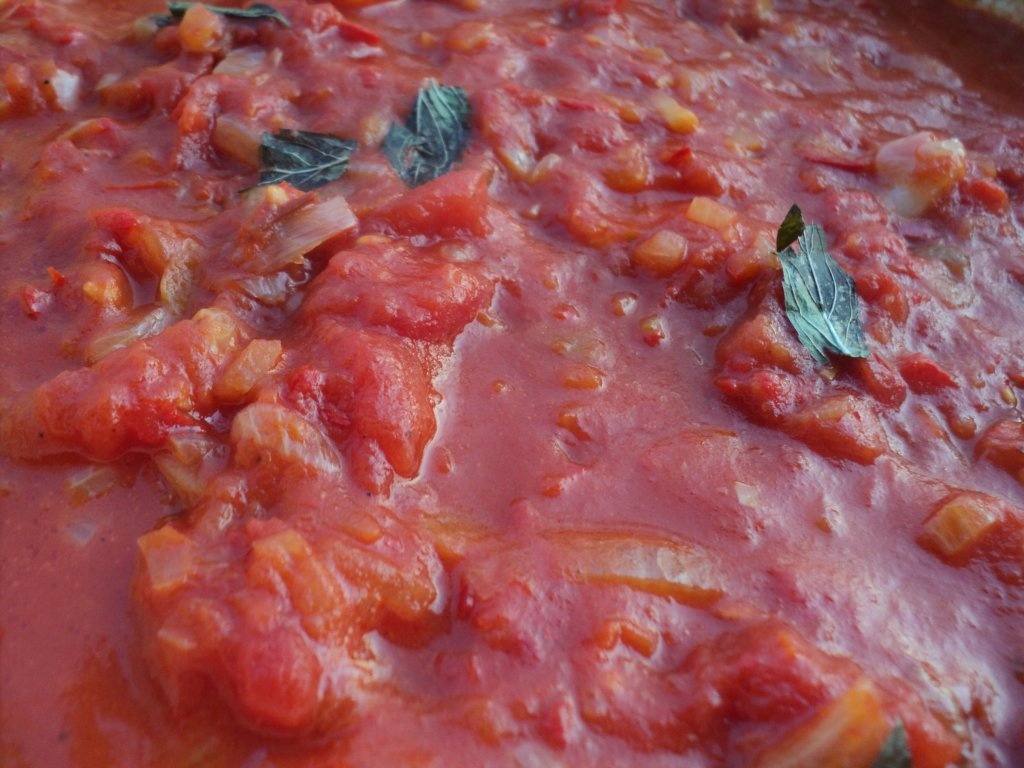 Paste cu roșii și busuioc