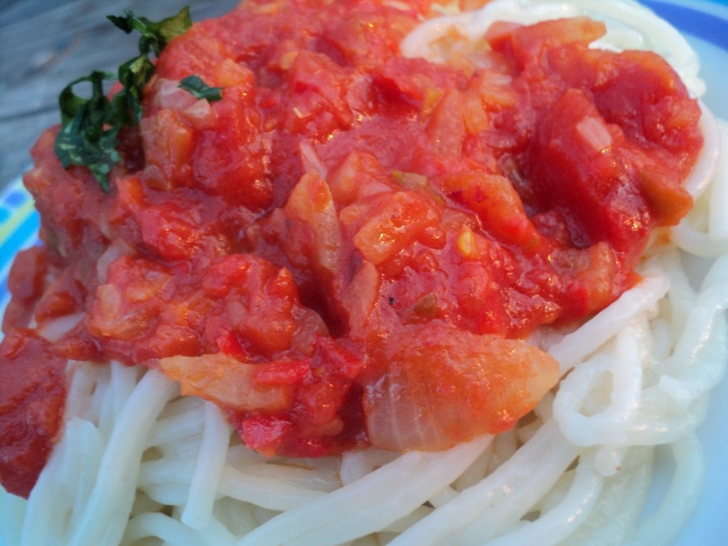 Paste cu roșii și busuioc