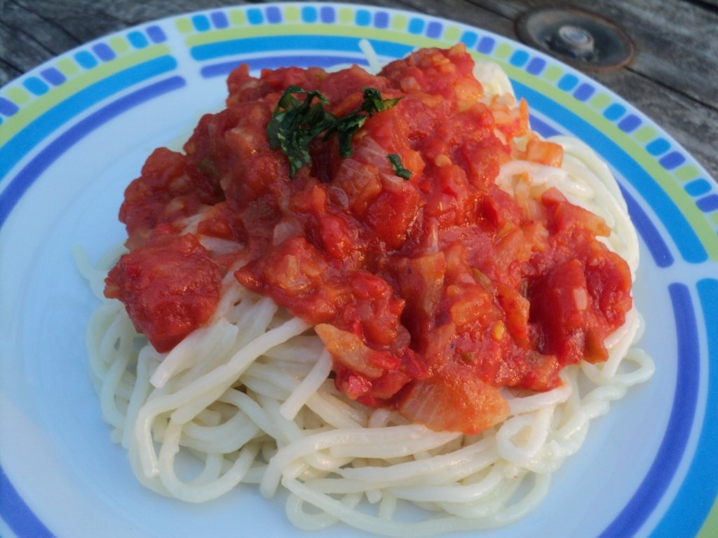 Paste cu roșii și busuioc