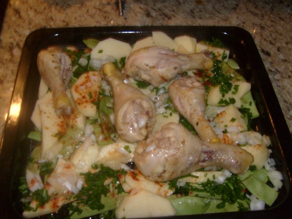 Pulpe de pui cu fasole verde la cuptor