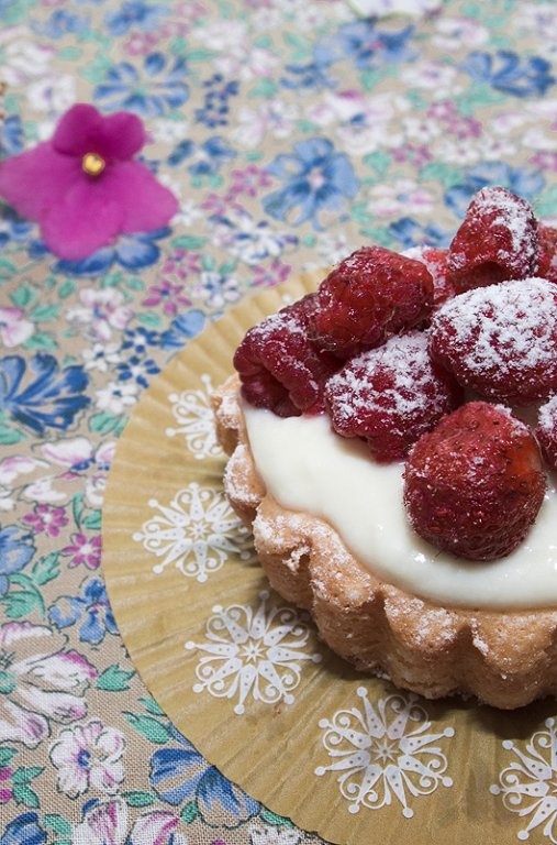 Prajiturele cu crema de branza si zmeura