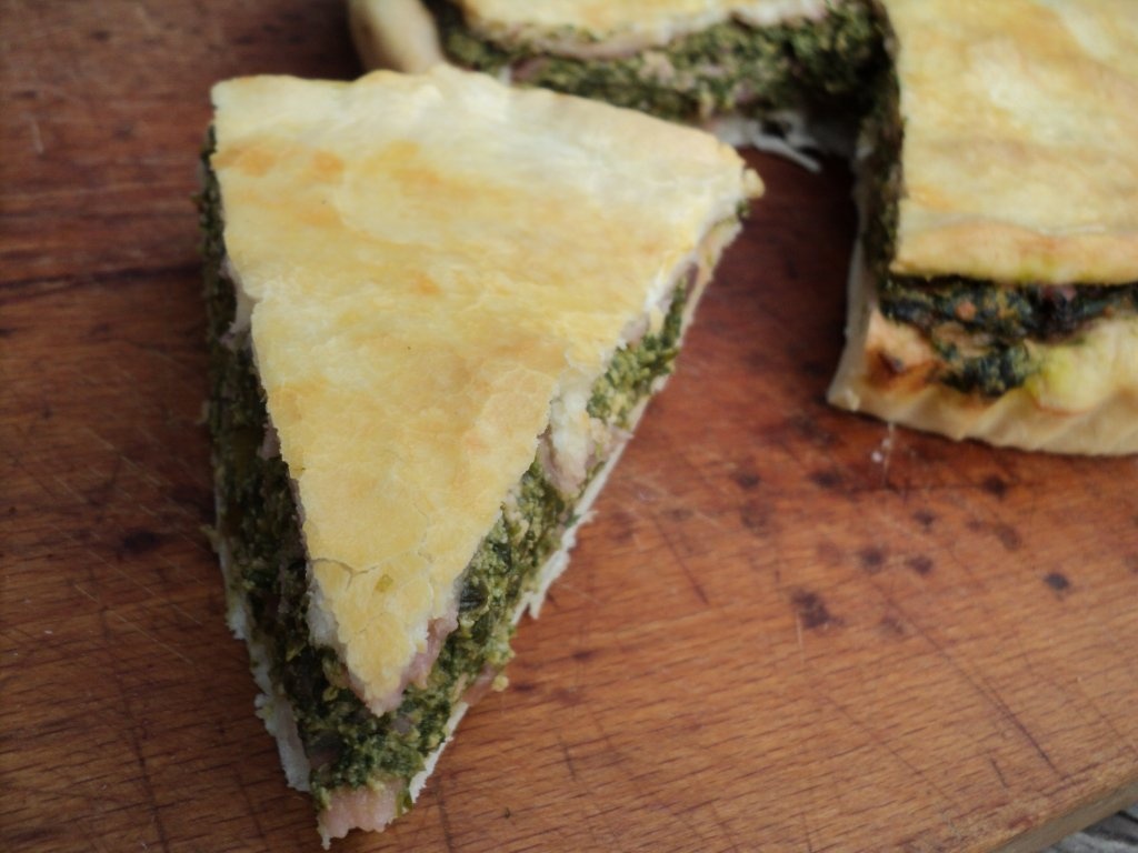 Plăcintă cu urdă și lobodă roșie