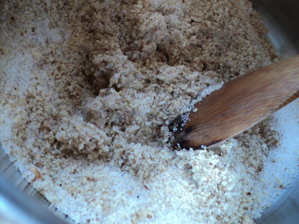 Tort cu nuci, fără făină