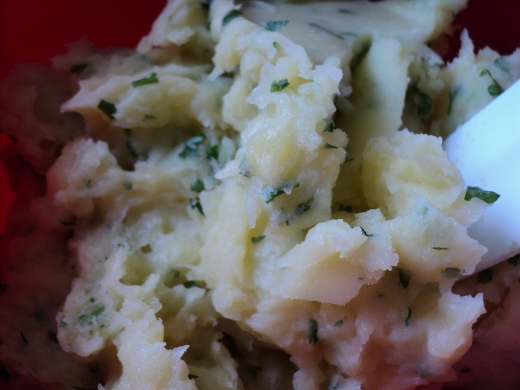 Salată cu ton și cartofi