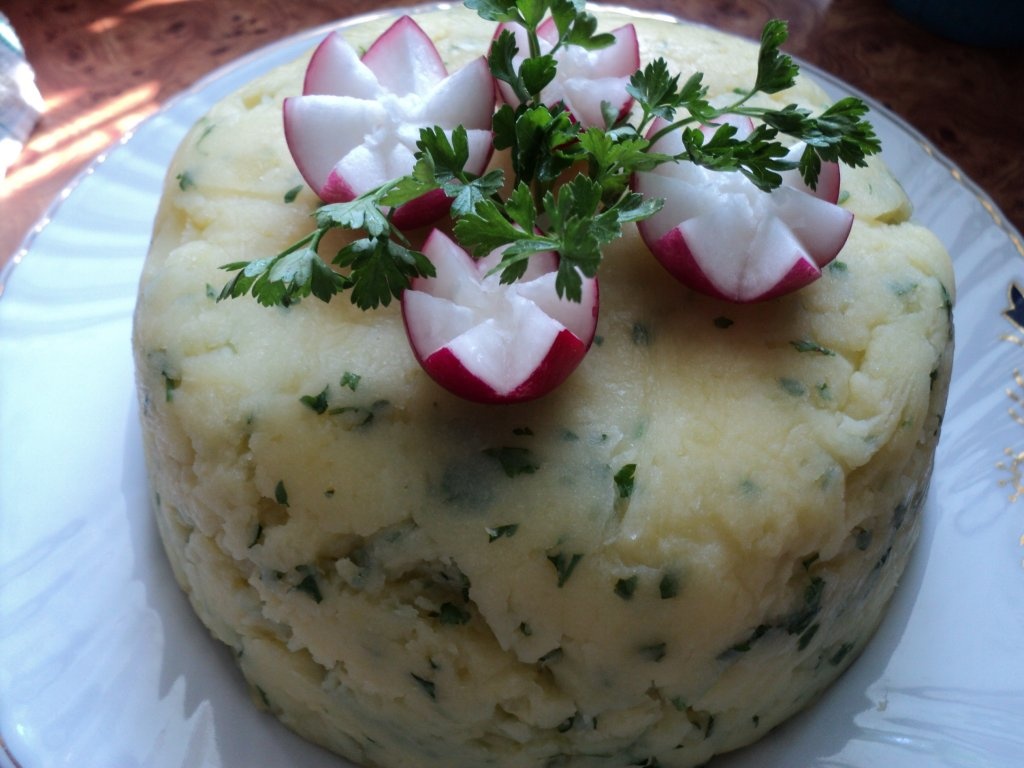 Salată cu ton și cartofi