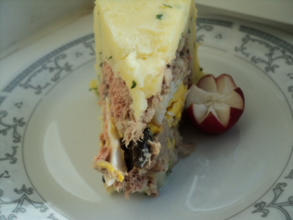 Salată cu ton și cartofi