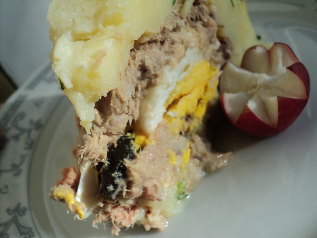 Salată cu ton și cartofi