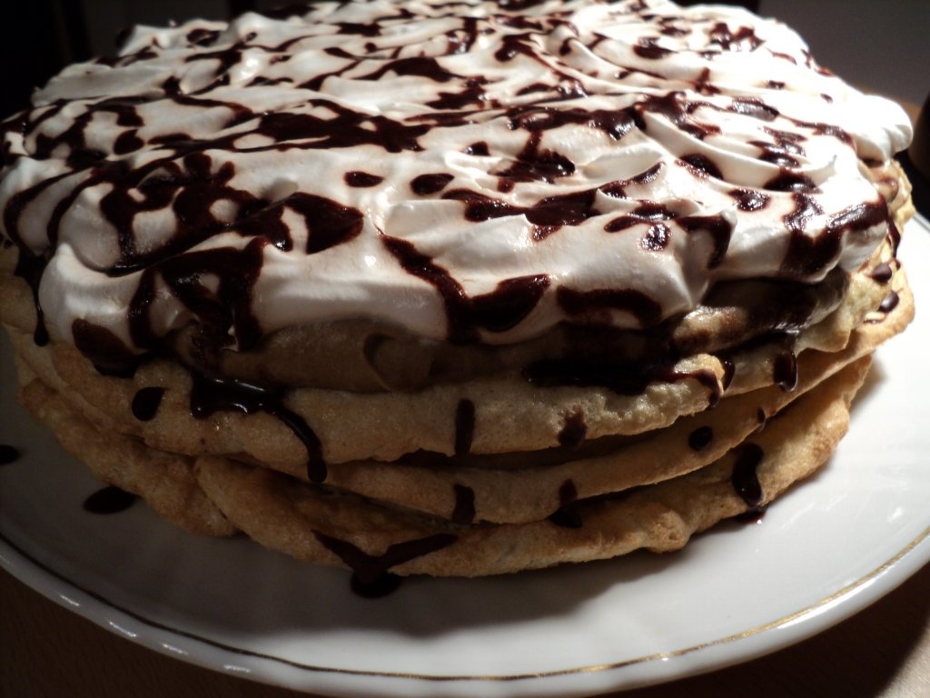 Tort cu blat din albuș