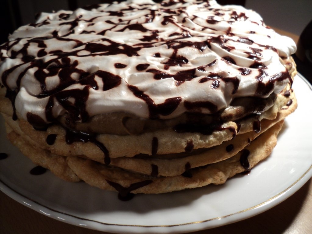 Tort cu blat din albuș