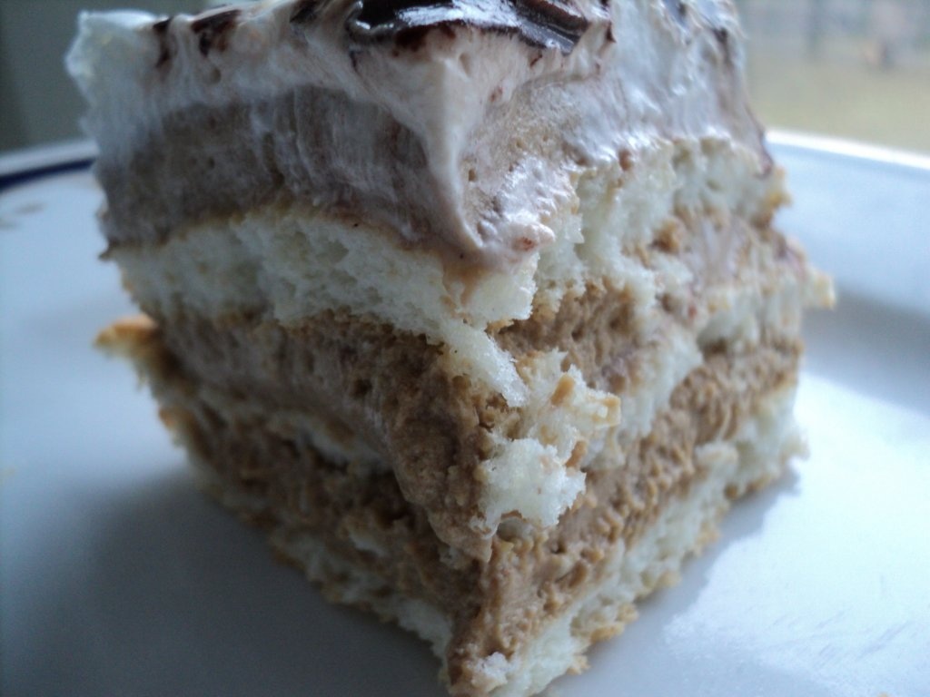 Tort cu blat din albuș