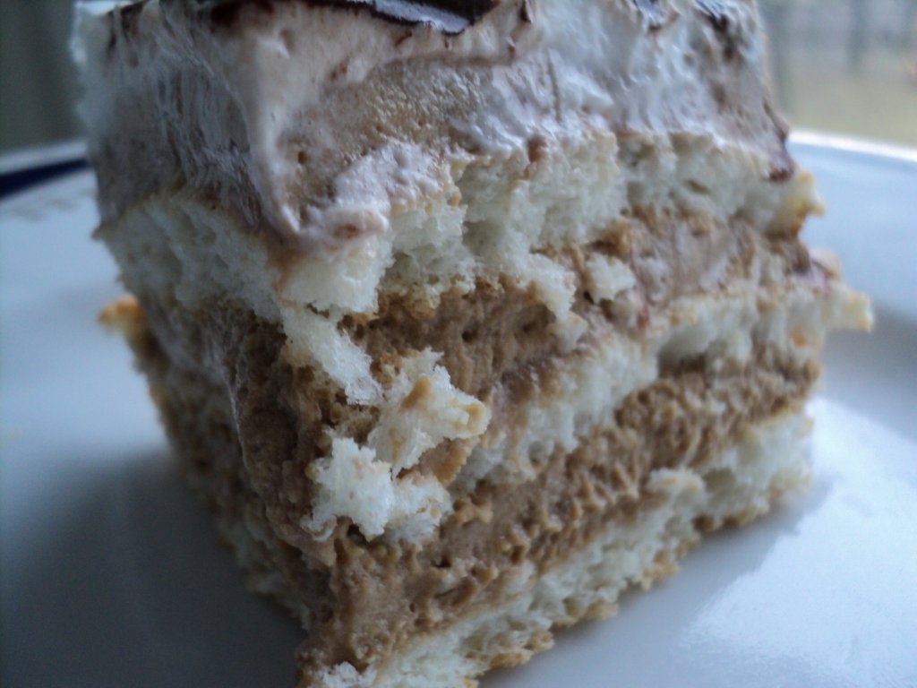 Tort cu blat din albuș