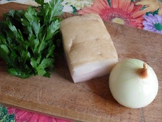 Chisatura ardeleneasca sau pasta de slanina, ceapa si patrunjel