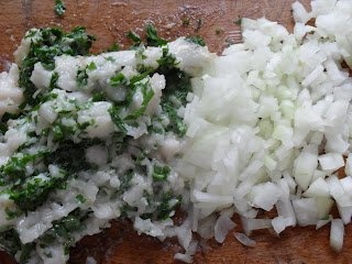 Chisatura ardeleneasca sau pasta de slanina, ceapa si patrunjel