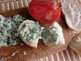 Chisatura ardeleneasca sau pasta de slanina, ceapa si patrunjel