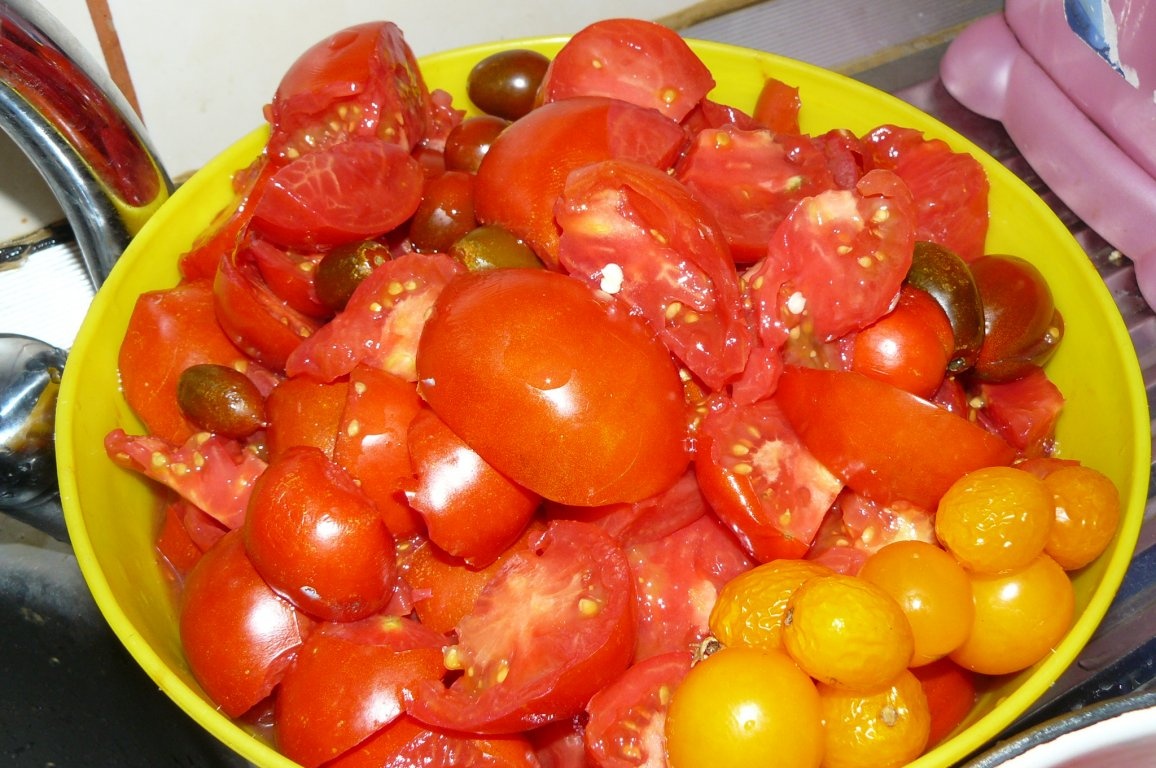 Sos  picant cu roşii, gogoşari şi ceapă