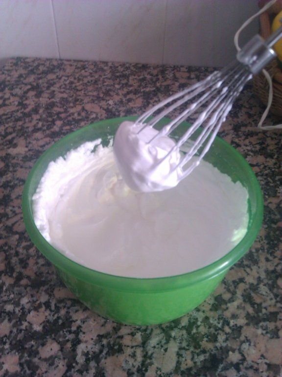 Tort cu frisca si nutella