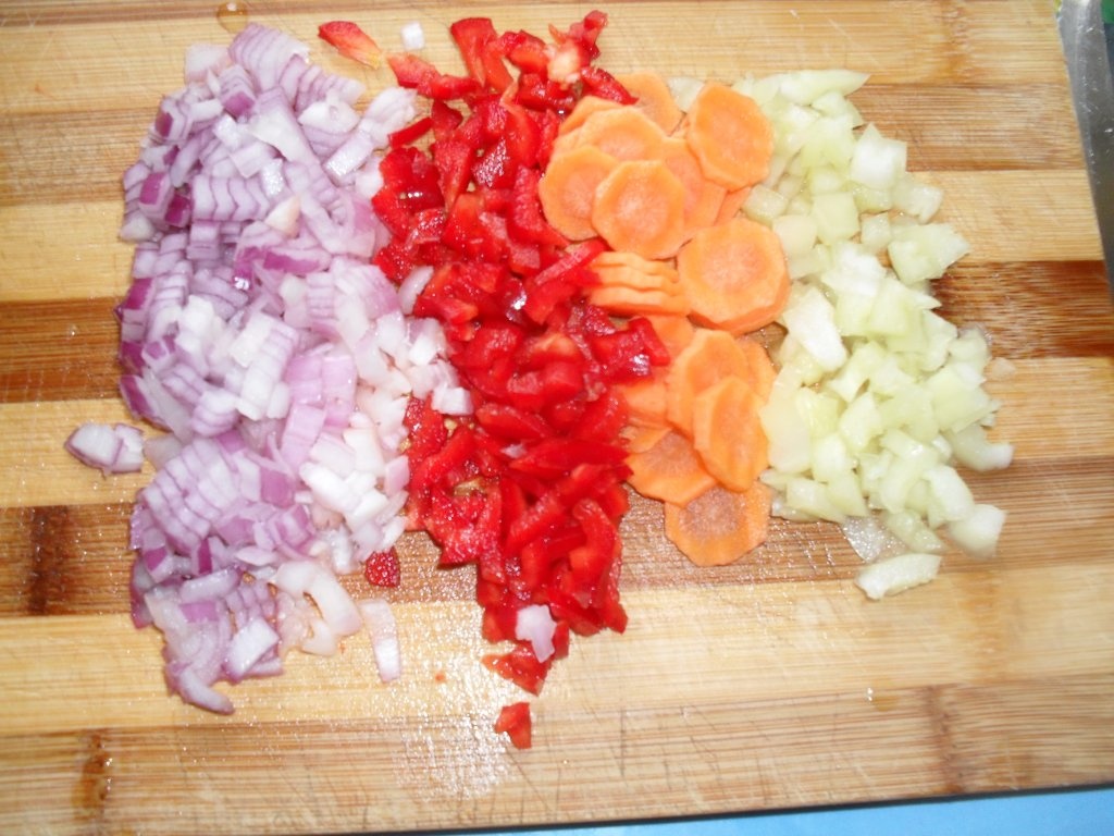 Cartofi cu chiftele la cuptor