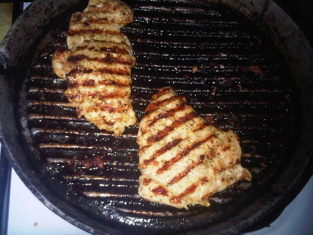 Piept de pui la gratar cu orez