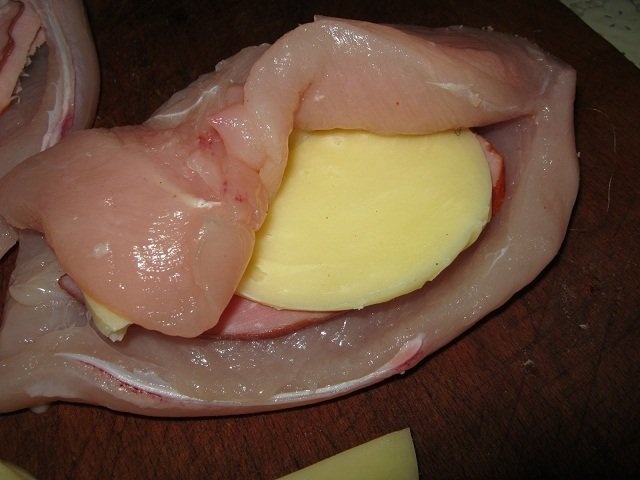 Cordon bleu din piept de pui