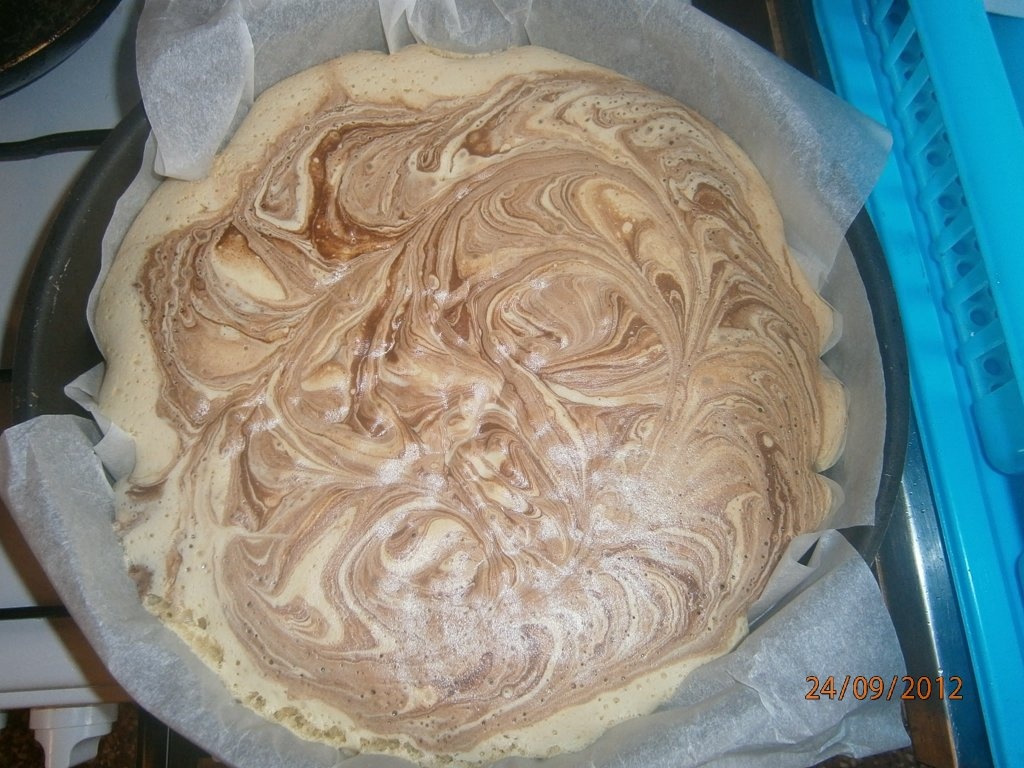 Chec pufos cu glazura de vanilie