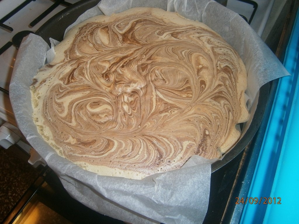 Chec pufos cu glazura de vanilie