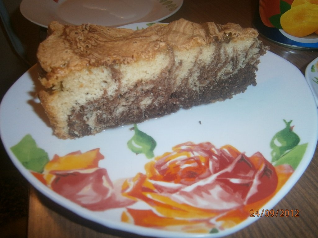 Chec pufos cu glazura de vanilie