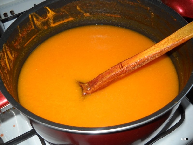 Suc de rosii galbene