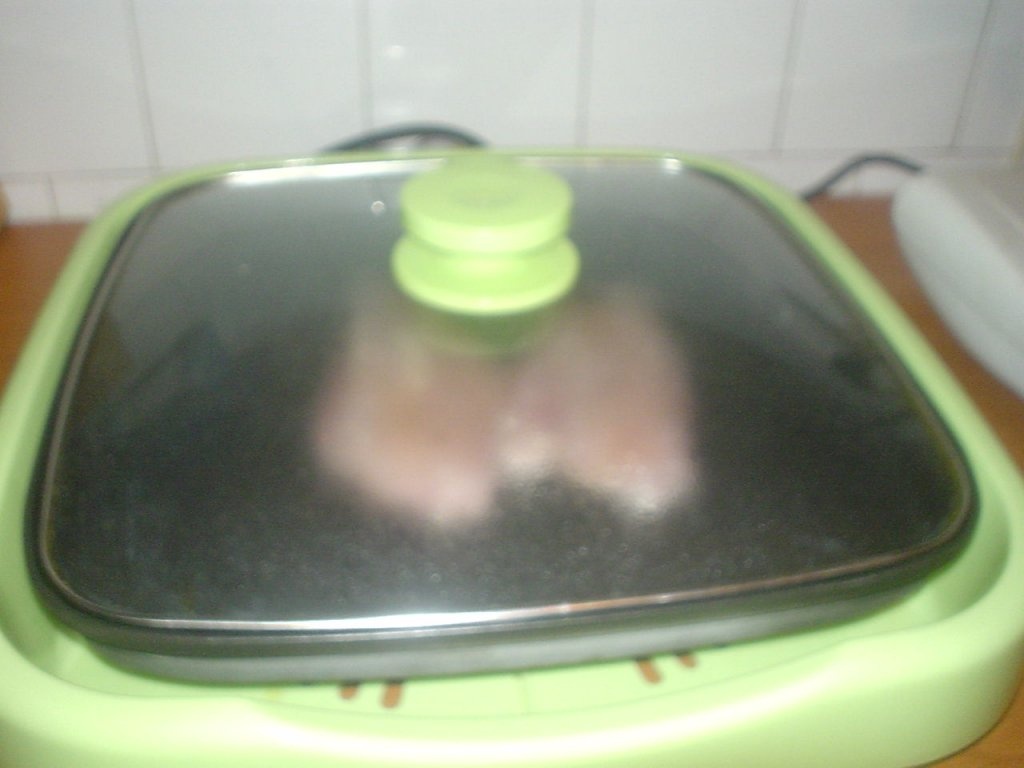 Piept de pui la hot-pan cu piure de cartofi si salata de varza