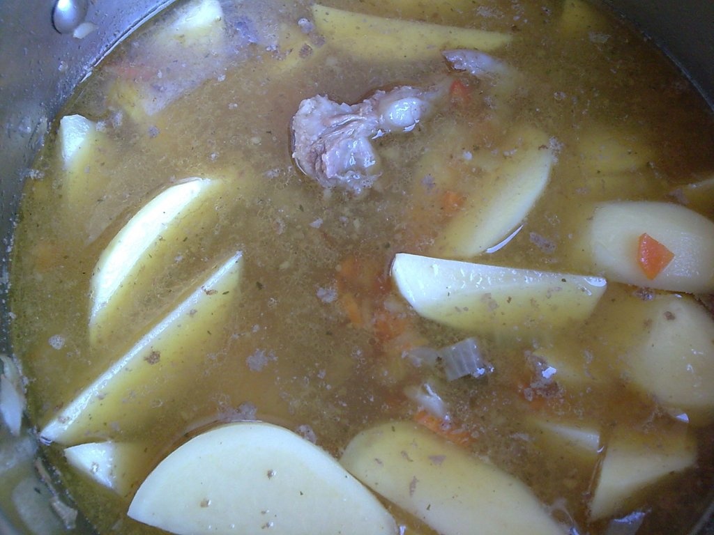 Mancare de cartofi cu coaste de vitel