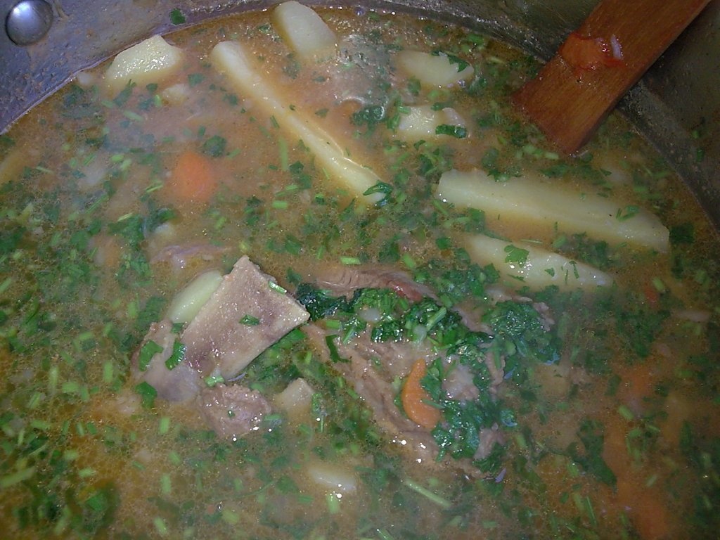 Mancare de cartofi cu coaste de vitel