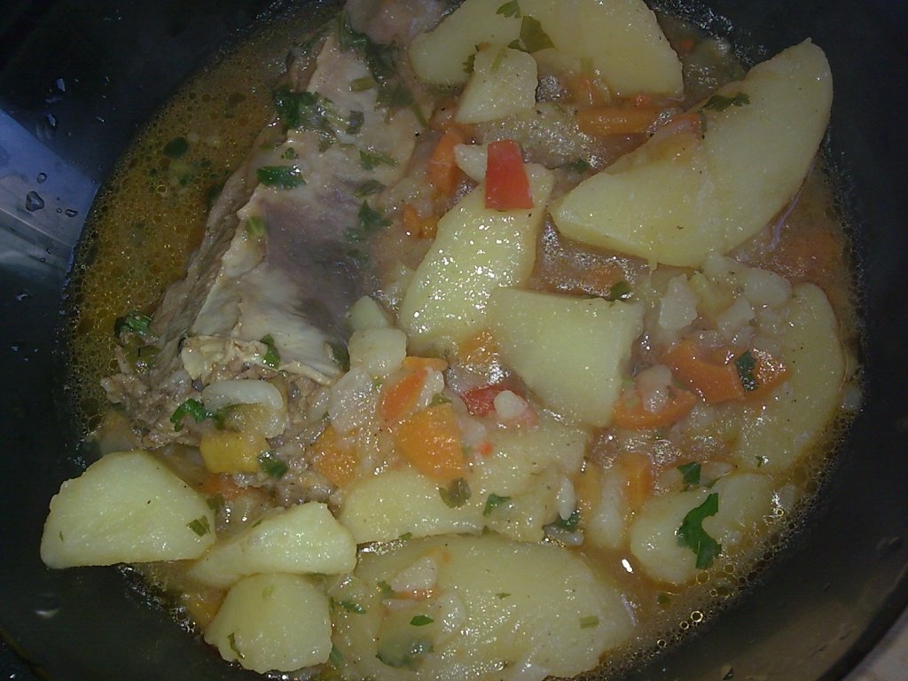 Mancare de cartofi cu coaste de vitel